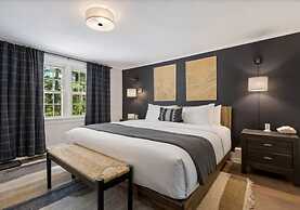 The Aurora Inn & Cottages