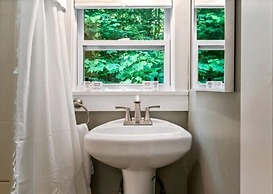 The Aurora Inn & Cottages