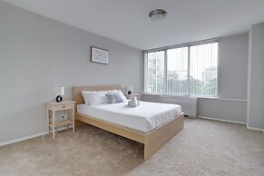 Beautiful  Apt At Crystal City With Gym