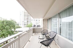 Beautiful  Apt At Crystal City With Gym