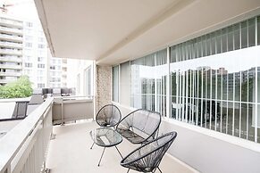 Beautiful  Apt At Crystal City With Gym