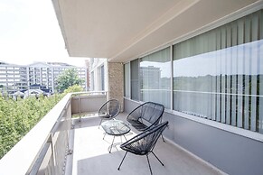 Awesome 2 BR Condo Crystal City