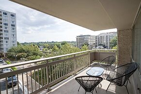 Awesome 2 BR Condo Crystal City