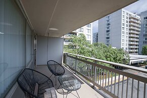 Awesome 2 BR Condo Crystal City