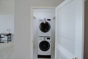 Awesome 2 BR Condo Crystal City