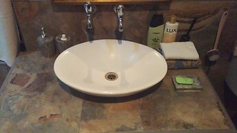 Holistic Hive Retreat House - Luxury on the Farm