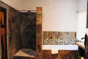 Holistic Hive Retreat House - Luxury on the Farm