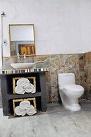 Holistic Hive Retreat House - Luxury on the Farm