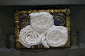 Holistic Hive Retreat House - Luxury on the Farm