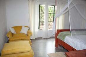 Holistic Hive Retreat House - Luxury on the Farm