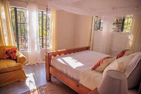 Holistic Hive Retreat House - Luxury on the Farm