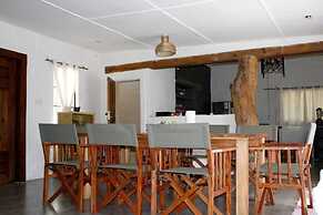 Holistic Hive Retreat House - Luxury on the Farm