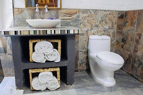 Holistic Hive Retreat House - Luxury on the Farm