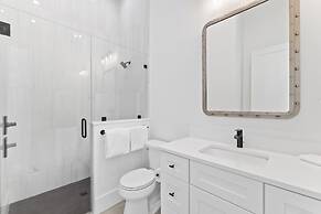 Emerald Sunset by Avantstay 9bdr Villa Pool+game Room+rooftop+walk to 