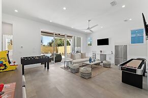 Emerald Sunset by Avantstay 9bdr Villa Pool+game Room+rooftop+walk to 