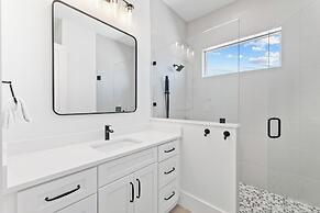 Emerald Sunset by Avantstay 9bdr Villa Pool+game Room+rooftop+walk to 