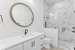 Emerald Sunset by Avantstay 9bdr Villa Pool+game Room+rooftop+walk to 