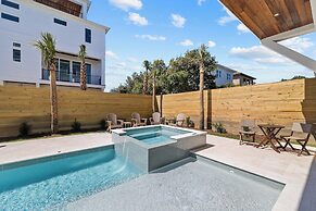 Emerald Sunset by Avantstay 9bdr Villa Pool+game Room+rooftop+walk to 