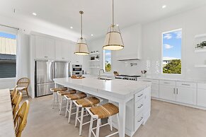 Emerald Sunset by Avantstay 9bdr Villa Pool+game Room+rooftop+walk to 