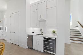 Emerald Sunset by Avantstay 9bdr Villa Pool+game Room+rooftop+walk to 