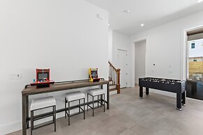 Emerald Sunset by Avantstay 9bdr Villa Pool+game Room+rooftop+walk to 