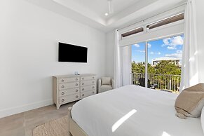 Emerald Sunset by Avantstay 9bdr Villa Pool+game Room+rooftop+walk to 