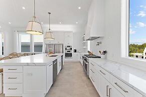 Emerald Sunset by Avantstay 9bdr Villa Pool+game Room+rooftop+walk to 