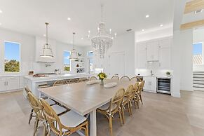 Emerald Sunset by Avantstay 9bdr Villa Pool+game Room+rooftop+walk to 