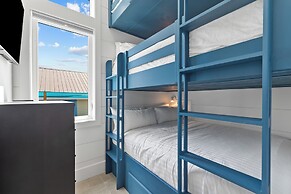 Emerald Sunset by Avantstay 9bdr Villa Pool+game Room+rooftop+walk to 