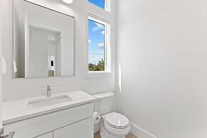 Emerald Sunset by Avantstay 9bdr Villa Pool+game Room+rooftop+walk to 