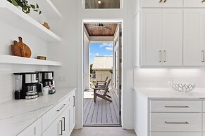 Emerald Sunset by Avantstay 9bdr Villa Pool+game Room+rooftop+walk to 