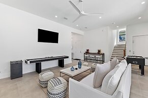 Emerald Sunset by Avantstay 9bdr Villa Pool+game Room+rooftop+walk to 