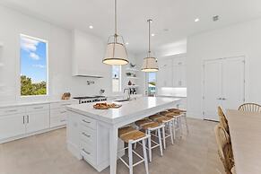 Emerald Sunset by Avantstay 9bdr Villa Pool+game Room+rooftop+walk to 