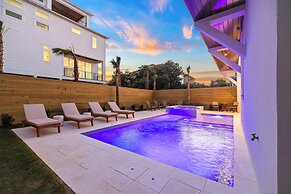 Emerald Sunset by Avantstay 9bdr Villa Pool+game Room+rooftop+walk to 