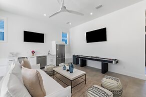 Emerald Sunset by Avantstay 9bdr Villa Pool+game Room+rooftop+walk to 