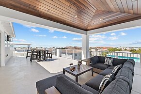 Emerald Sunset by Avantstay 9bdr Villa Pool+game Room+rooftop+walk to 