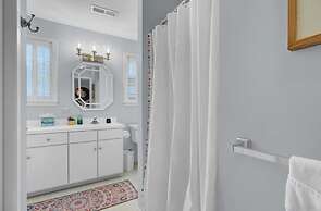 Ion by Avantstay Walk to Beach, Dining, Shopping Central Location Deck