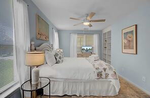 Ion by Avantstay Walk to Beach, Dining, Shopping Central Location Deck