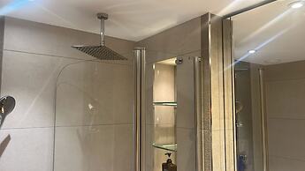 Impeccable 1-bed Apartment