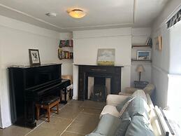 Peaceful Riverside Cottage in Machen, Caerphilly