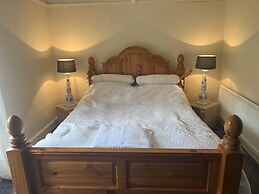 Peaceful Riverside Cottage in Machen, Caerphilly