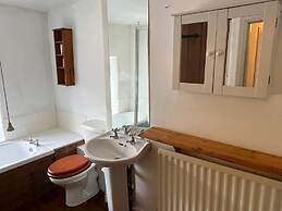 Peaceful Riverside Cottage in Machen, Caerphilly