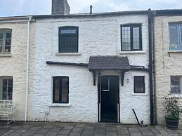 Peaceful Riverside Cottage in Machen, Caerphilly