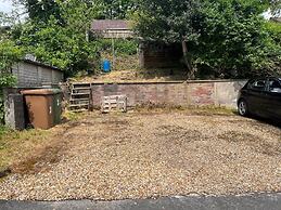 Peaceful Riverside Cottage in Machen, Caerphilly