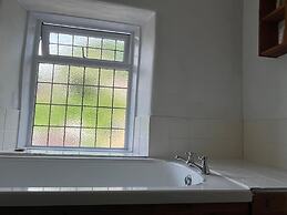 Peaceful Riverside Cottage in Machen, Caerphilly