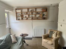 Peaceful Riverside Cottage in Machen, Caerphilly