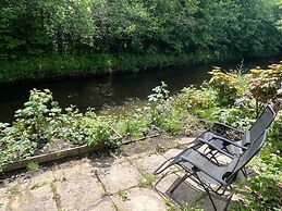 Peaceful Riverside Cottage in Machen, Caerphilly