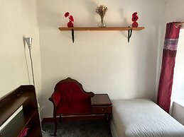 Peaceful Riverside Cottage in Machen, Caerphilly