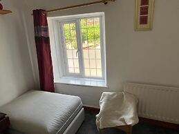 Peaceful Riverside Cottage in Machen, Caerphilly