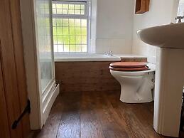 Peaceful Riverside Cottage in Machen, Caerphilly